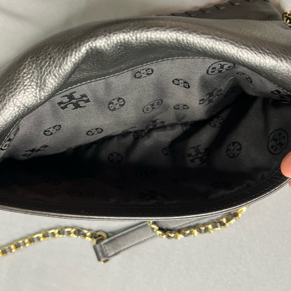 Tory Burch Marion Fold-Over Leather Crossbody – Black & Gold - Picture 2 of 10